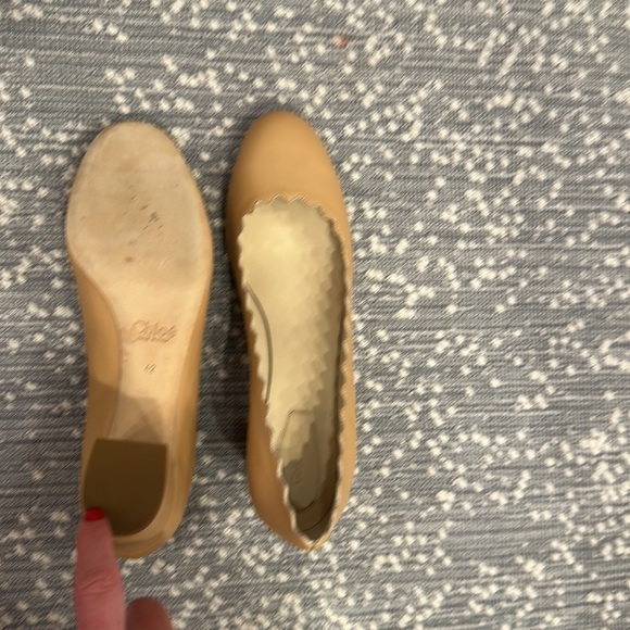 Chloe scalloped leather pump with 2” stacked heel. Size 42. Like new condition! - Picture 5 of 6